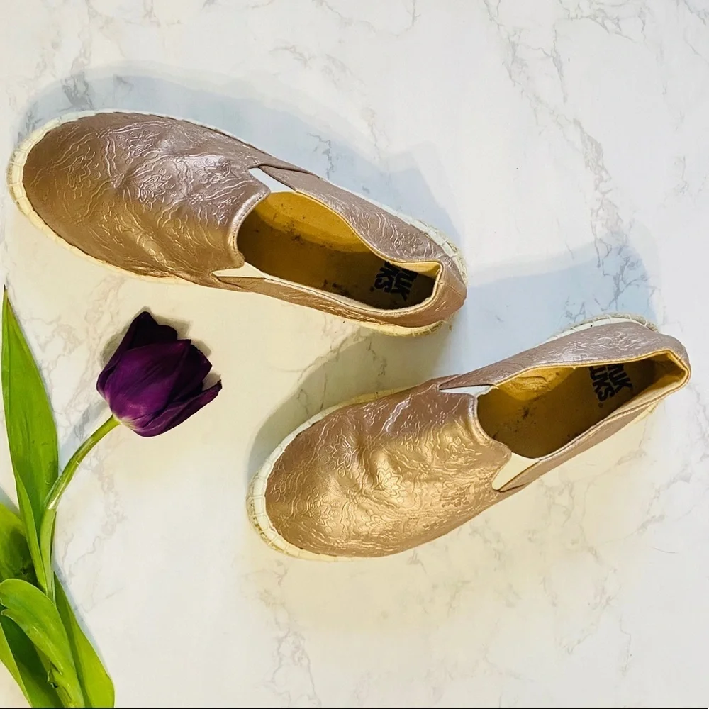 MUK LUKS Birte rose gold slip-on espadrille 9